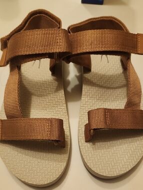 Strappy Sandals with Cream Footbed